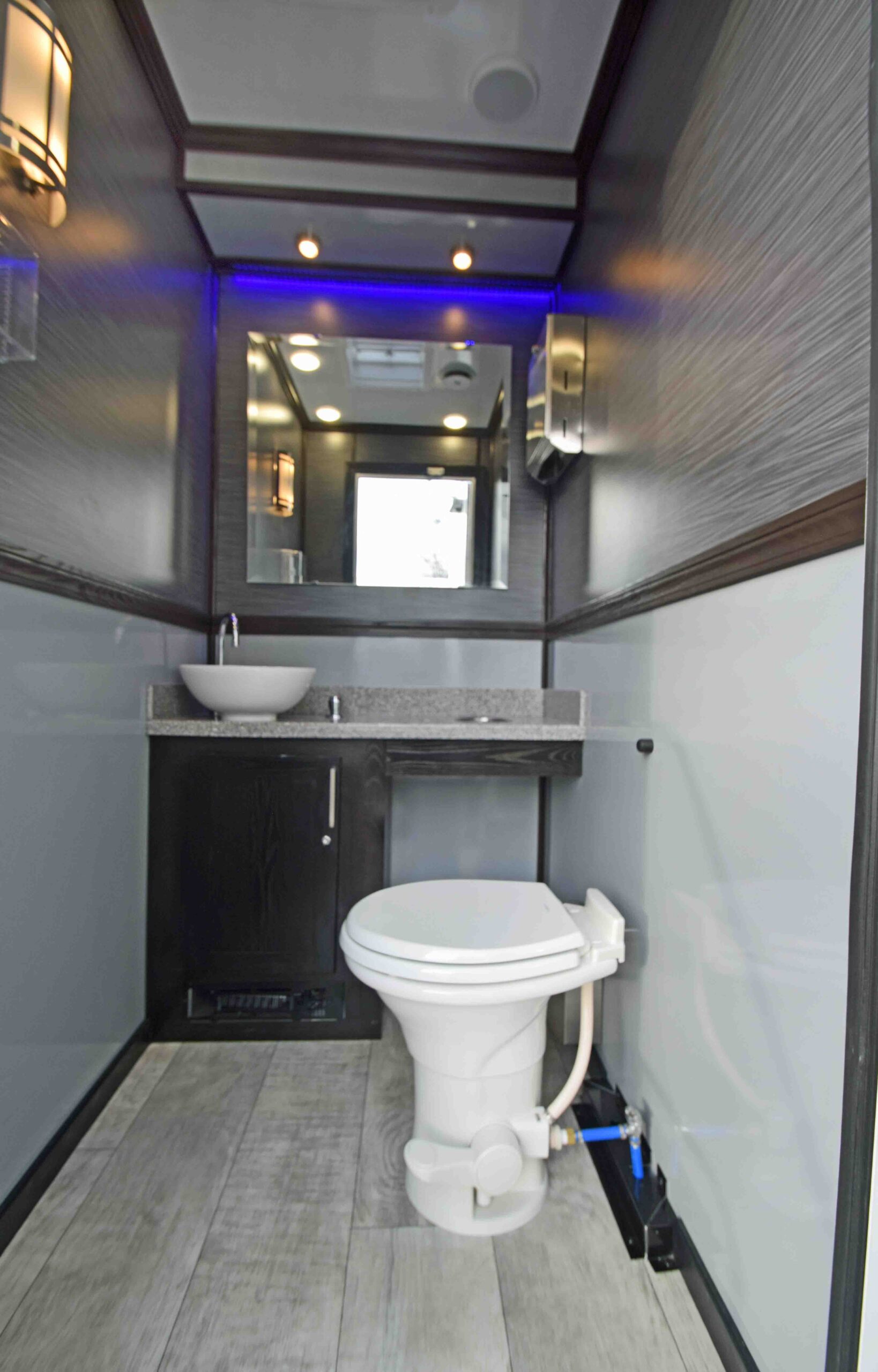 FOUR STATION RESTROOM TRAILER WITH BLUE LIGHTING