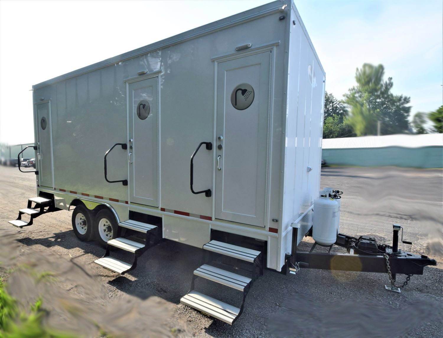 SWP 8520 Curbside Front 6 station shower trailer