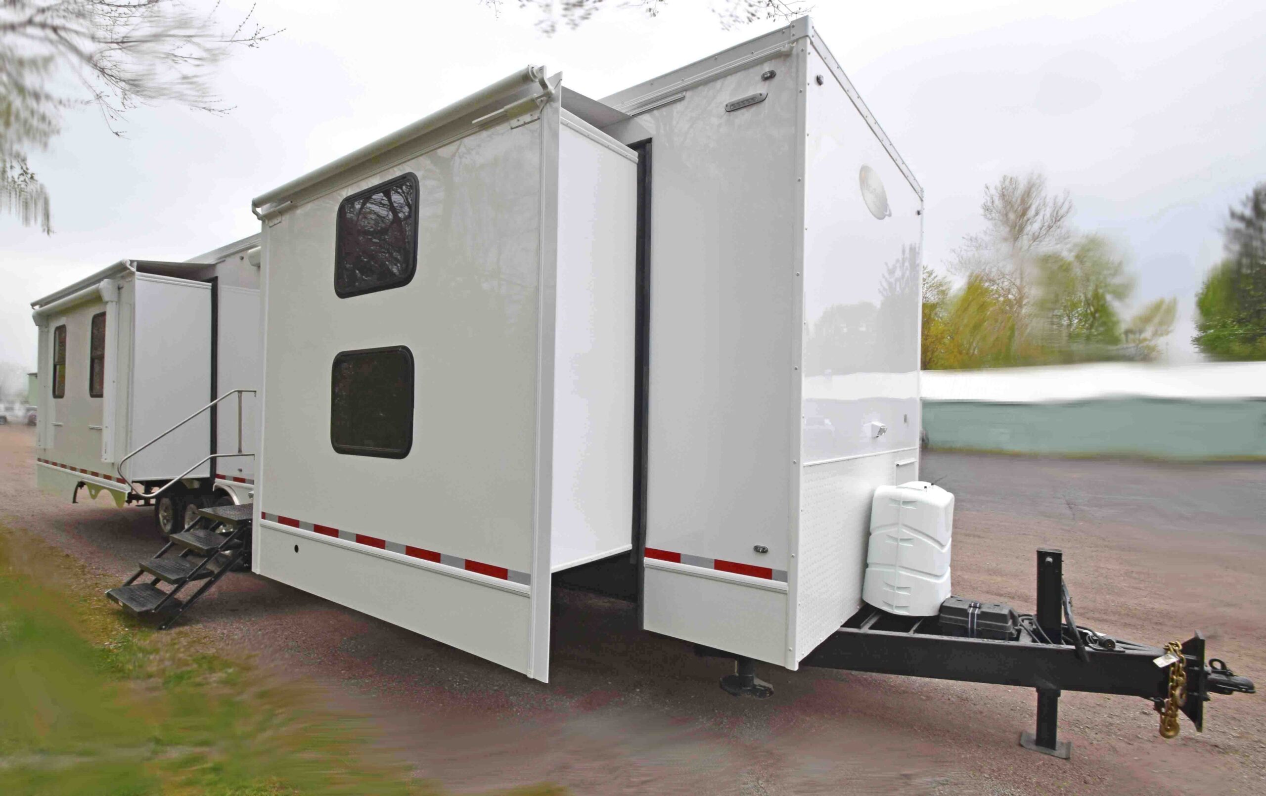 14-Station Office Command Trailer - Rich Specialty Trailers