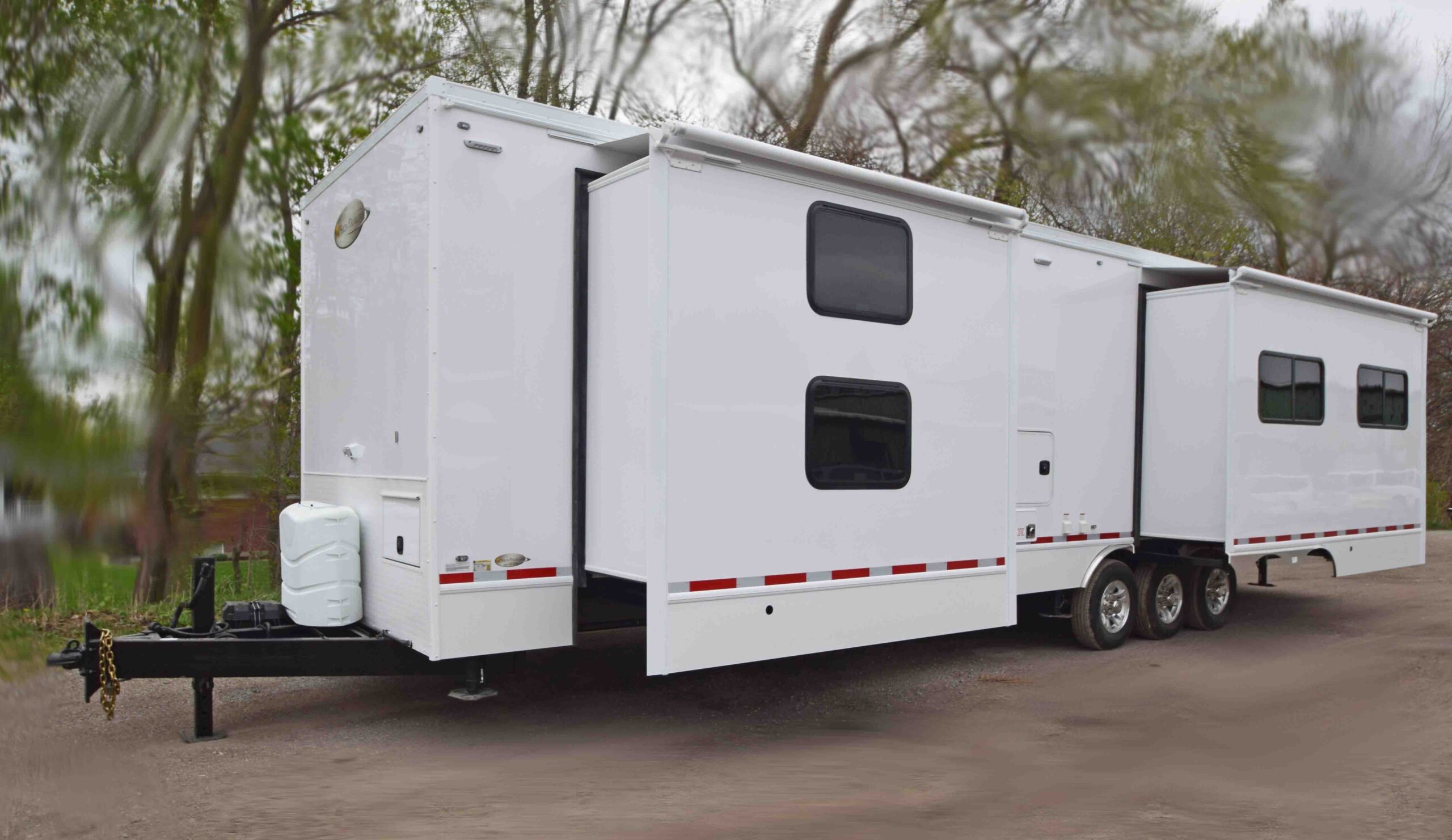 14-Station Office Command Trailer - Rich Specialty Trailers