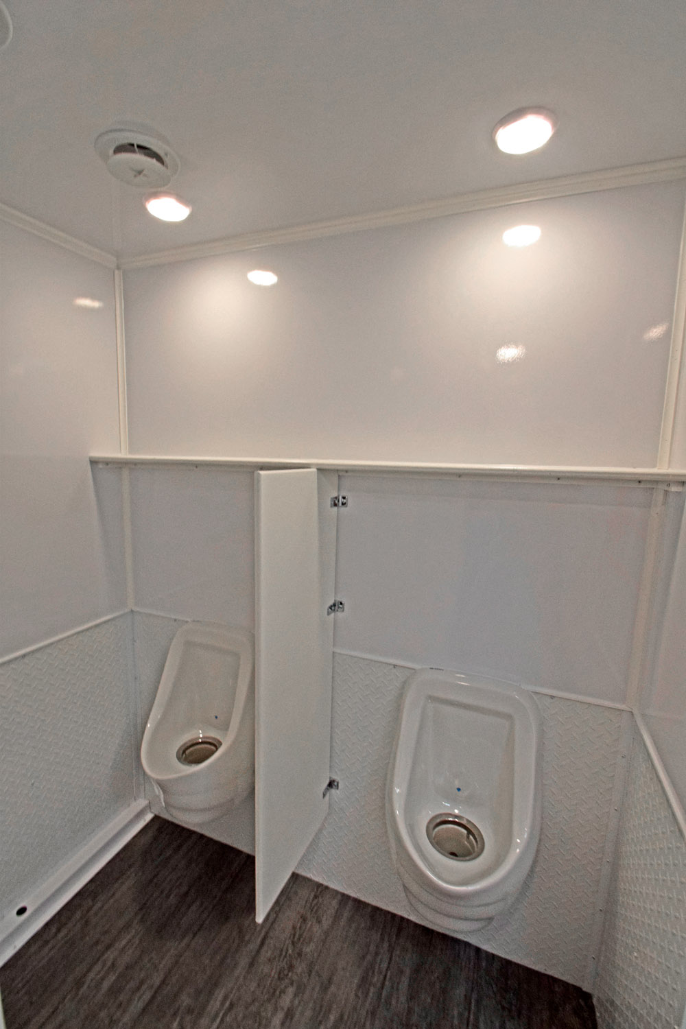 command-trailer-restroom-urinals