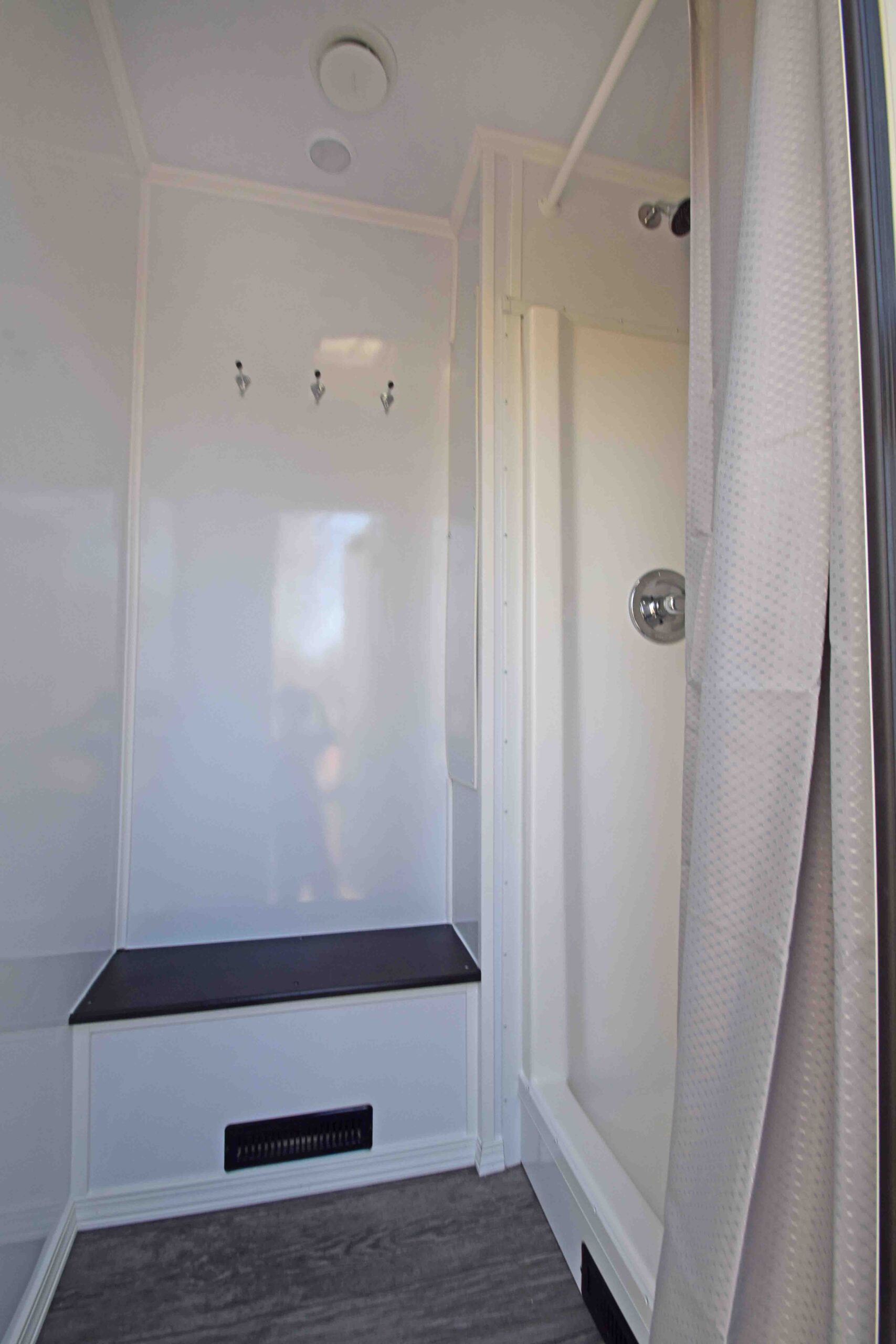 shower trailer room for ten stall