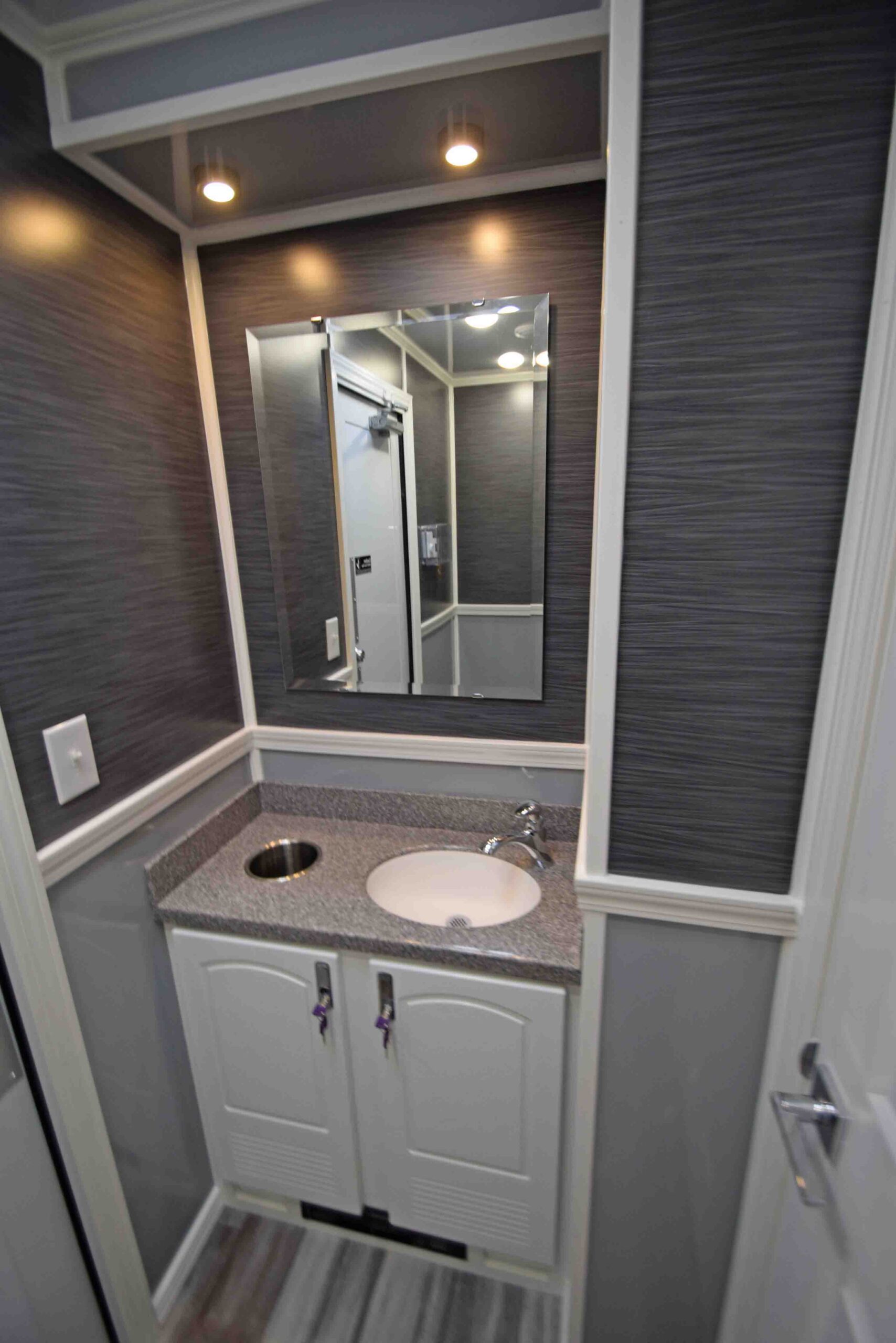 FS 754 Interior restroom trailer