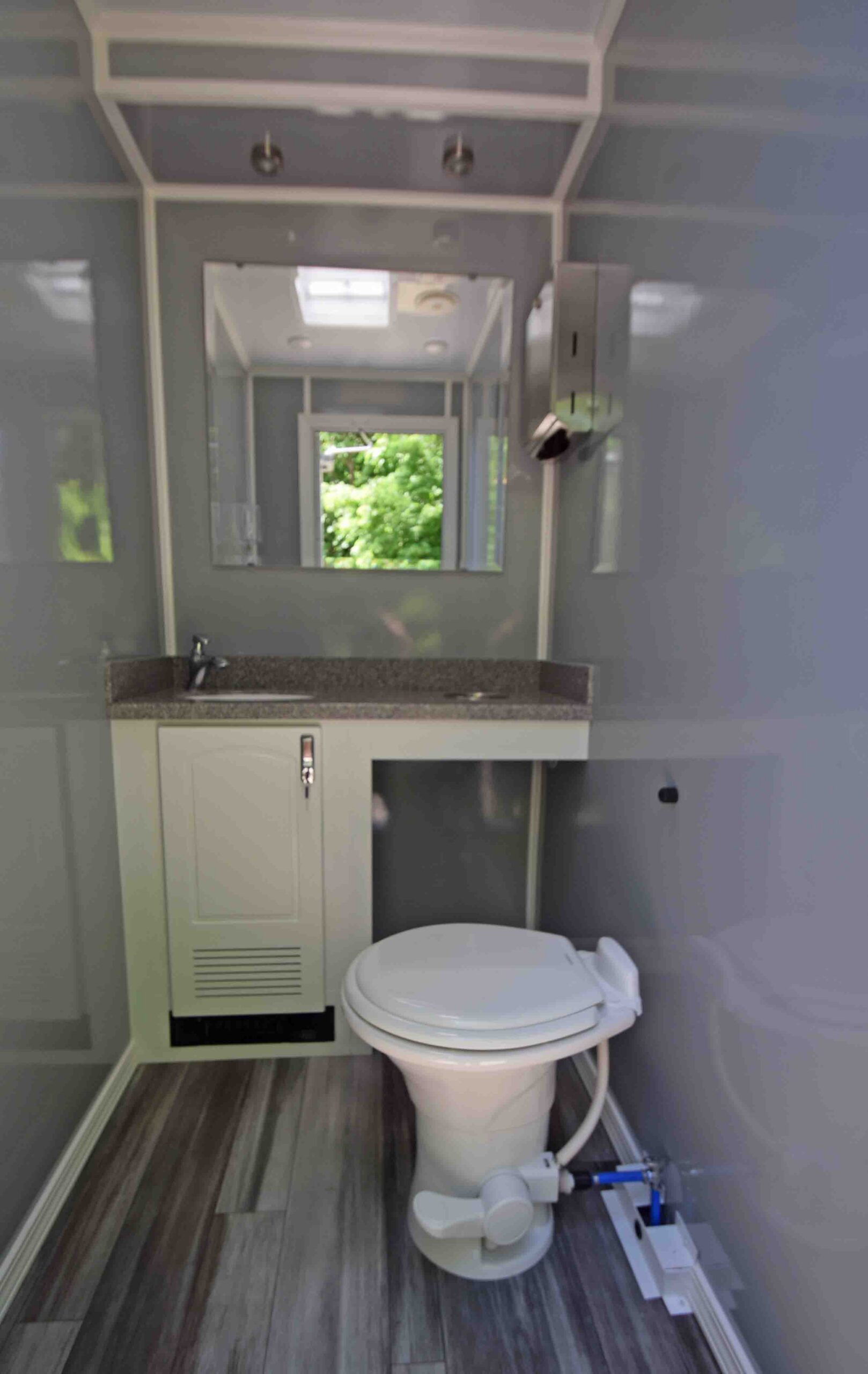 Four station restroom toilet