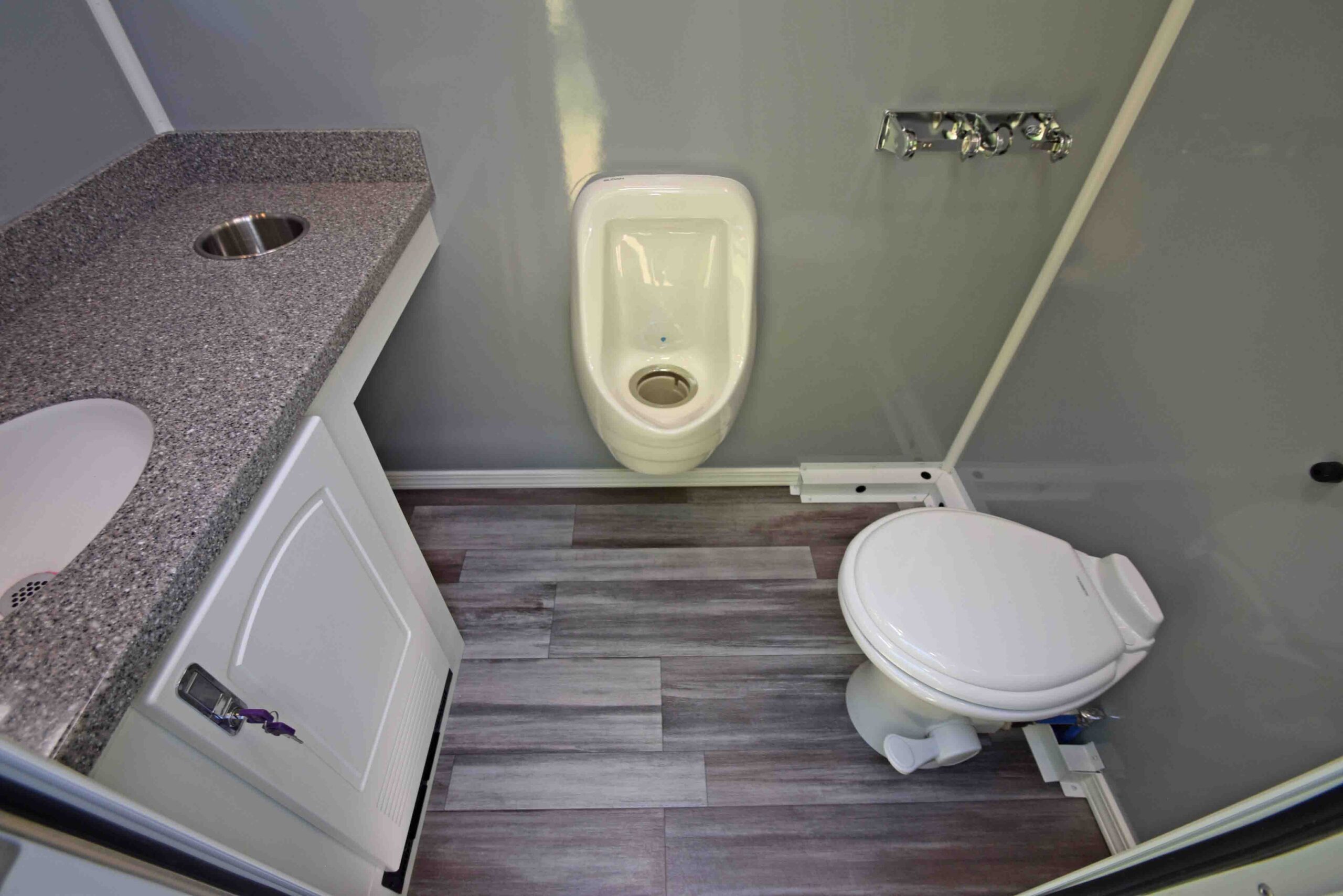 Interior four station urinal Grey Silk